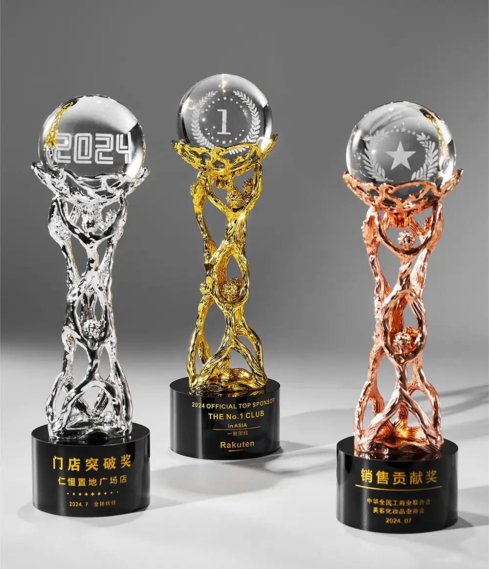 团结协作托举水晶球奖杯定制 团队荣誉赛事商务颁奖摆件 - teamwork crystal trophy 2