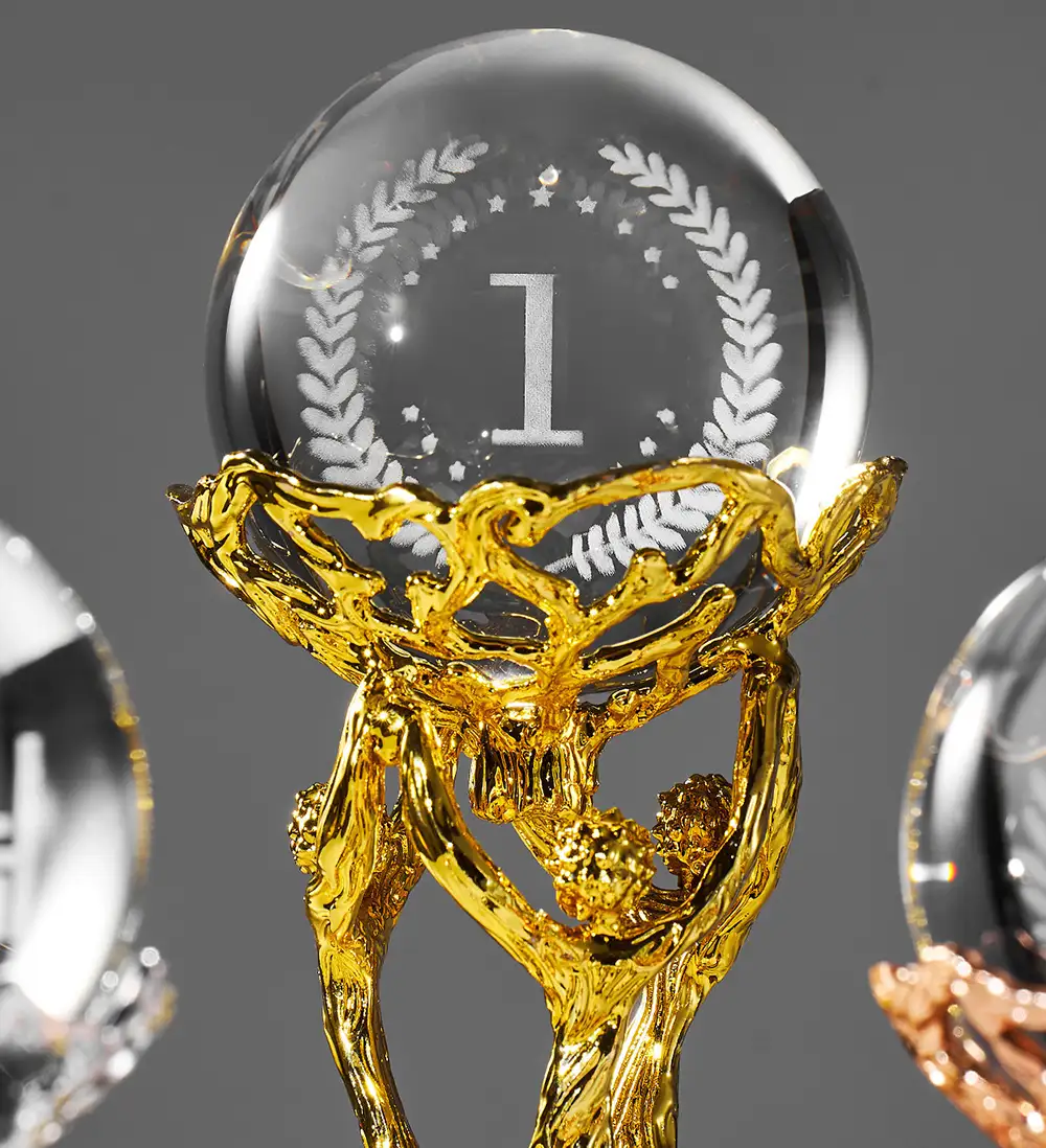 团结协作托举水晶球奖杯定制 团队荣誉赛事商务颁奖摆件 - teamwork crystal trophy 5